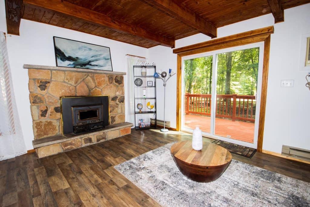 Entire 3 Bedroom Adventure Chalet, Near The Best Of The Poconos อีสต์สเตราด์สเบิร์ก ภายนอก รูปภาพ